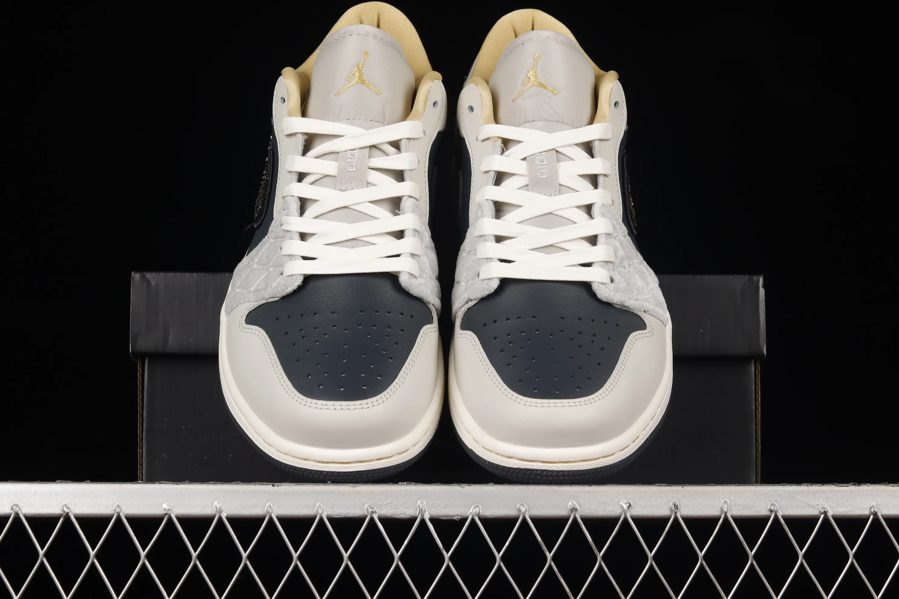 All categories Air Jordan Jordan series basketball shoes Air Jordan 1 Low G version pure original Air Jordan 1 Low AJ1 Joe 1 black and gray satin sports culture basketball shoes DV1762-001